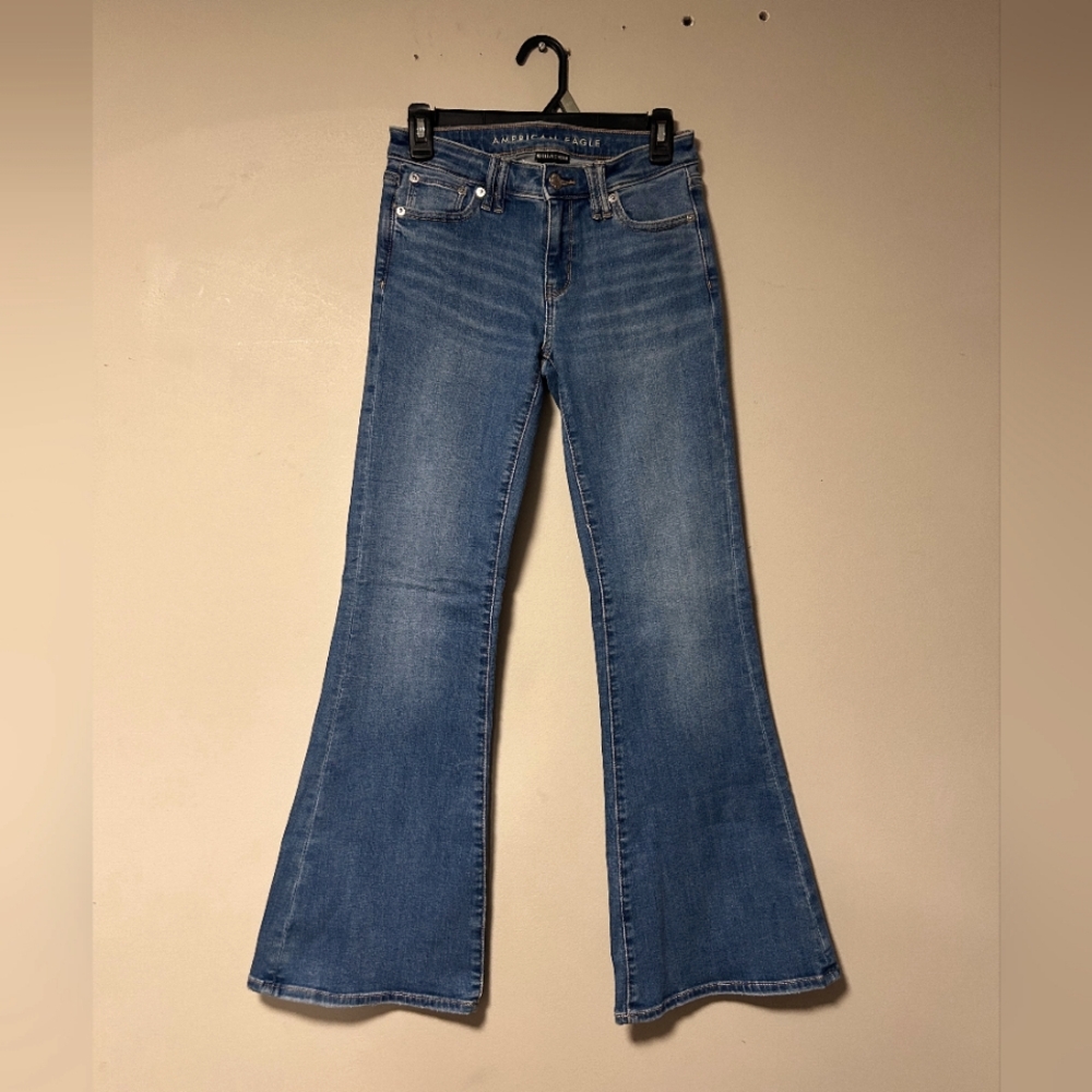 BNWOT Size 0 American Eagle Medium-Wash Flare Jeans